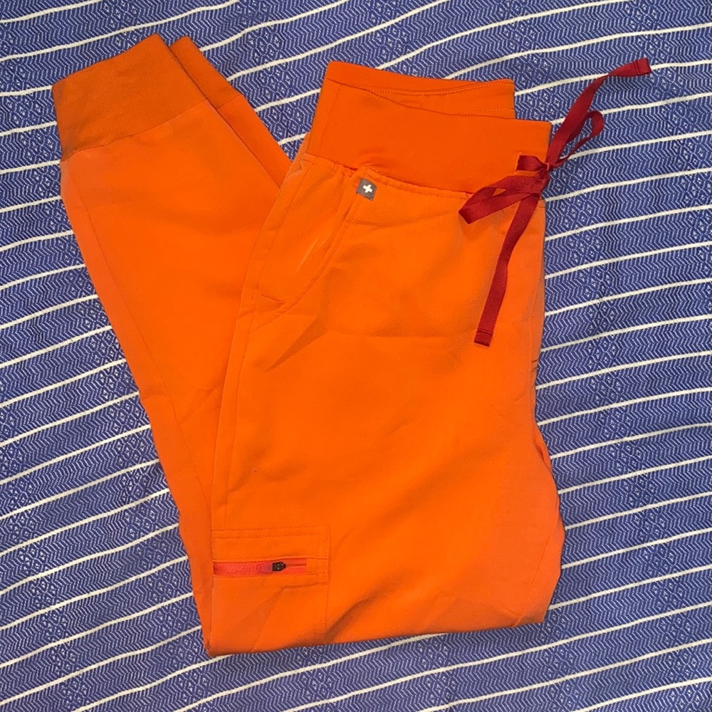 NWOT FIGS scrub set